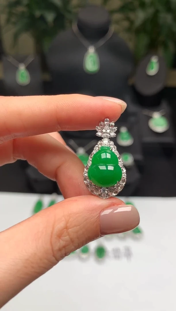 翡翠18K金镶嵌吊坠(不含链)绿葫芦