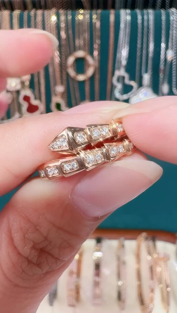 18K金镶嵌戒指钻石戒指