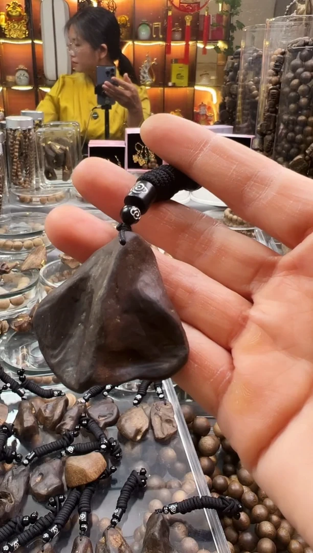 沉香吊坠凤**馨棋楠包壳吊坠