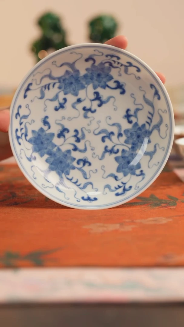 张哈哈精选并蒂莲壶承