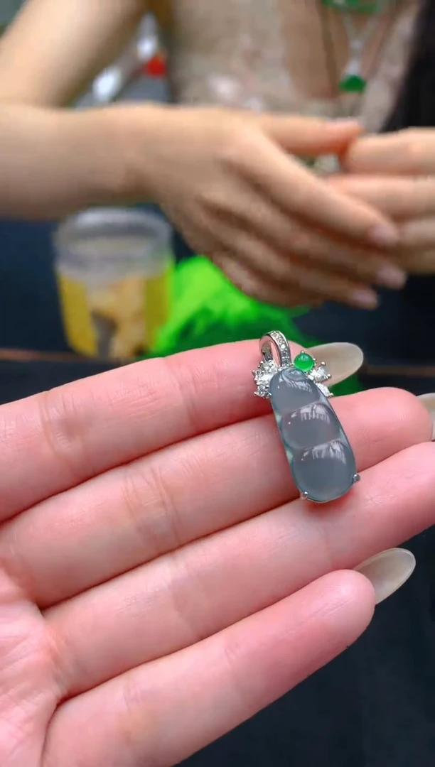 翡翠未镶嵌颈饰天然A货翡翠