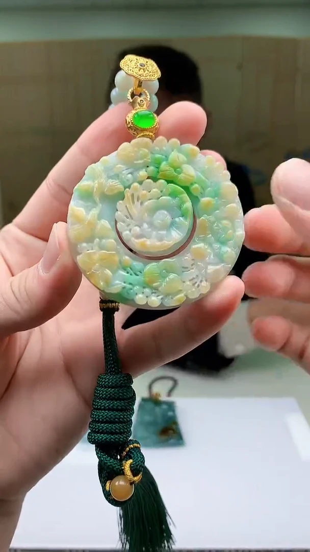 【闪购商品】定制翡翠未镶嵌4969bb-毛货挂件102