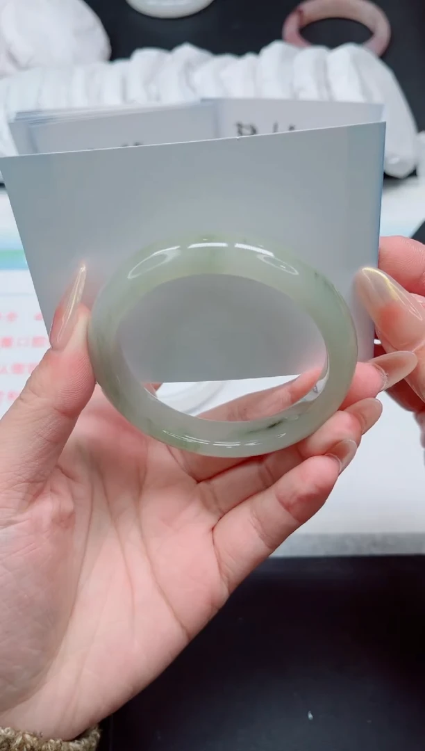 【闪购商品】石英质玉手镯未镶嵌585-56.4