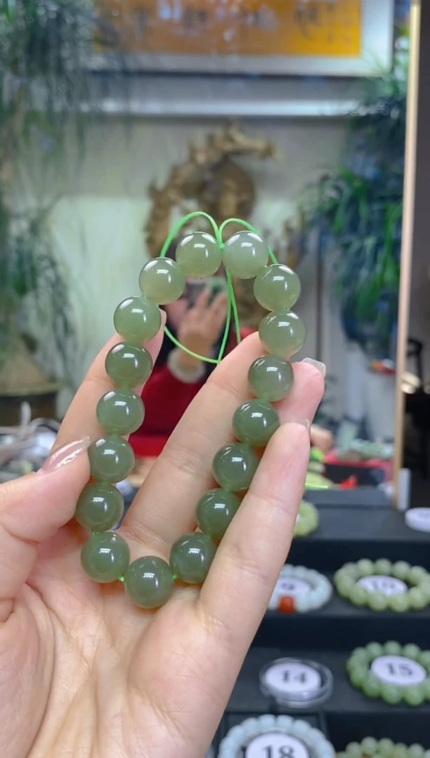 未镶嵌手串和田玉卡