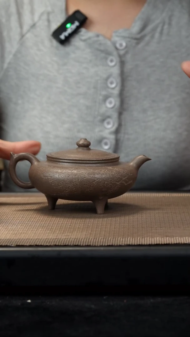 茶壶紫砂青降坡刻绘三足210cc