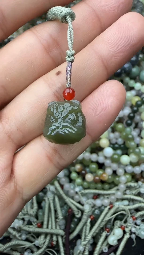 颈饰未镶嵌和田玉拍一发一