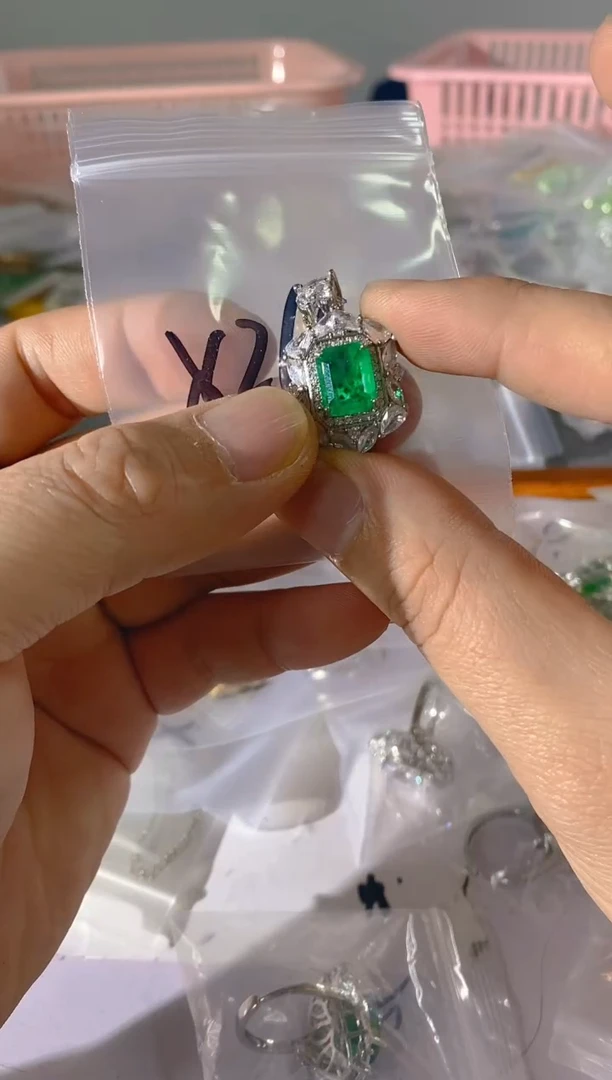 【闪购商品】水晶颈饰银S925镶嵌X266红宝，蓝宝，多样性发一件赠链