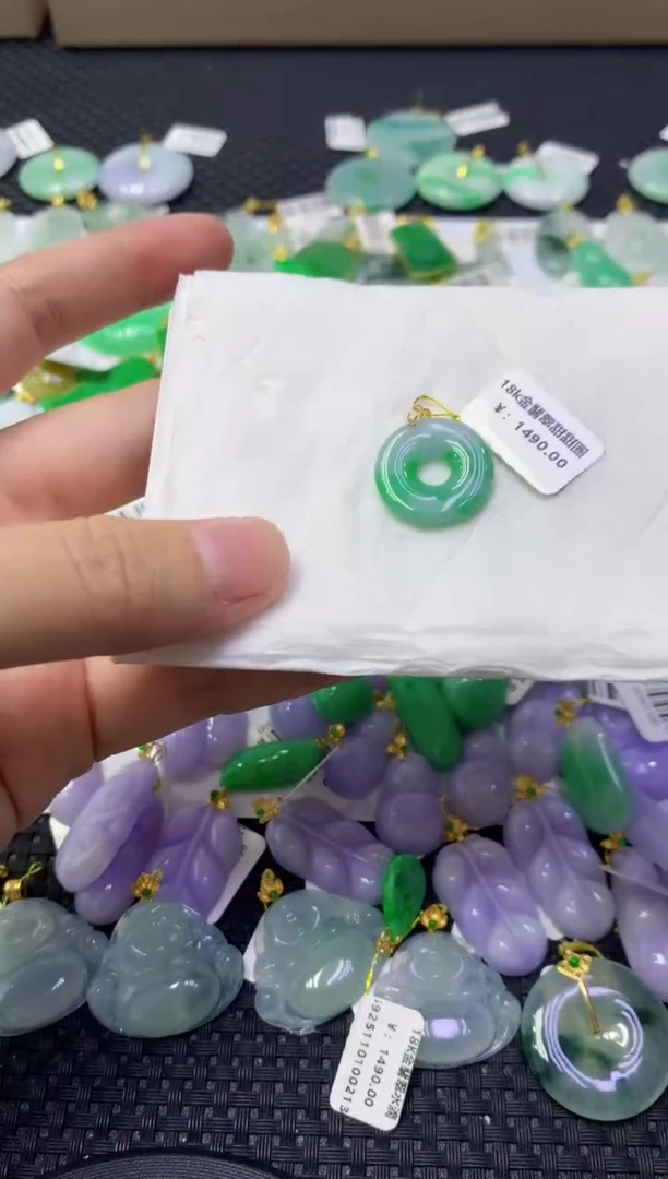 颈饰18K金镶嵌翡翠天然缅甸翡翠A货