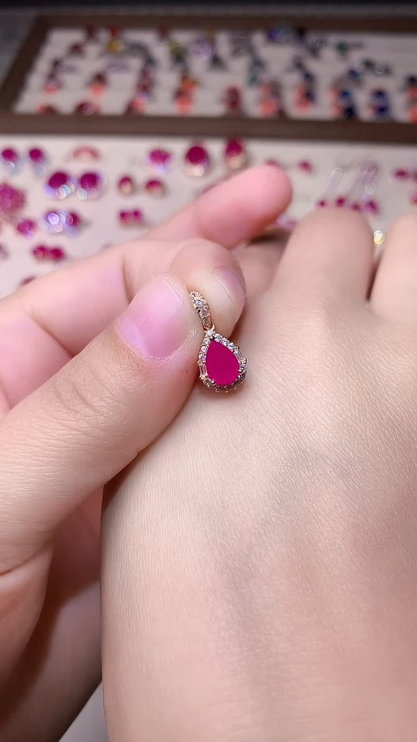 【闪购商品】红宝石吊坠(赠链)银S925镶嵌000