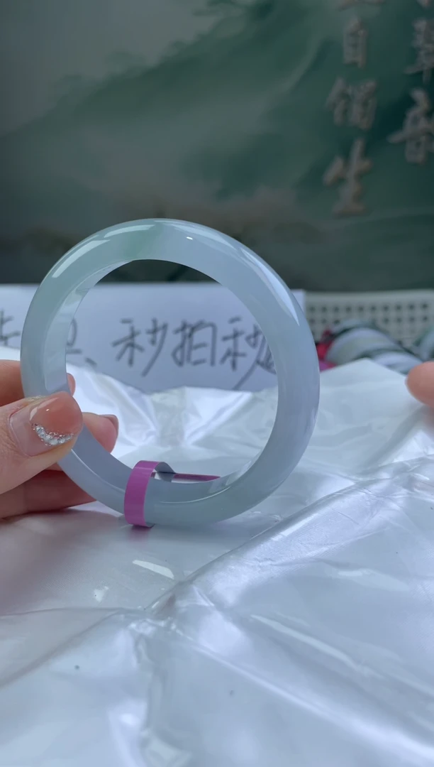 翡翠手镯未镶嵌1翡翠手镯