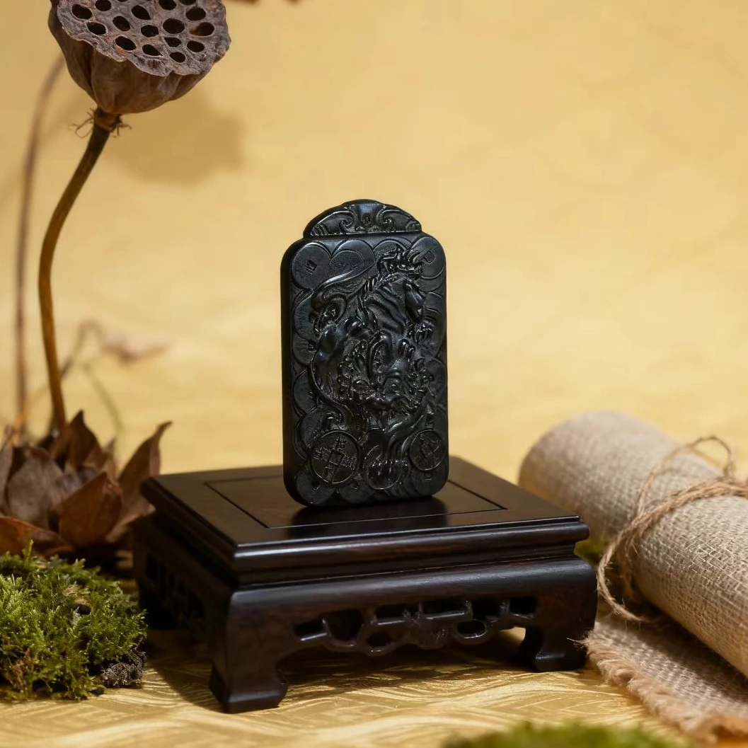 ..《闪购商品》精品和田玉墨玉牌铜钱