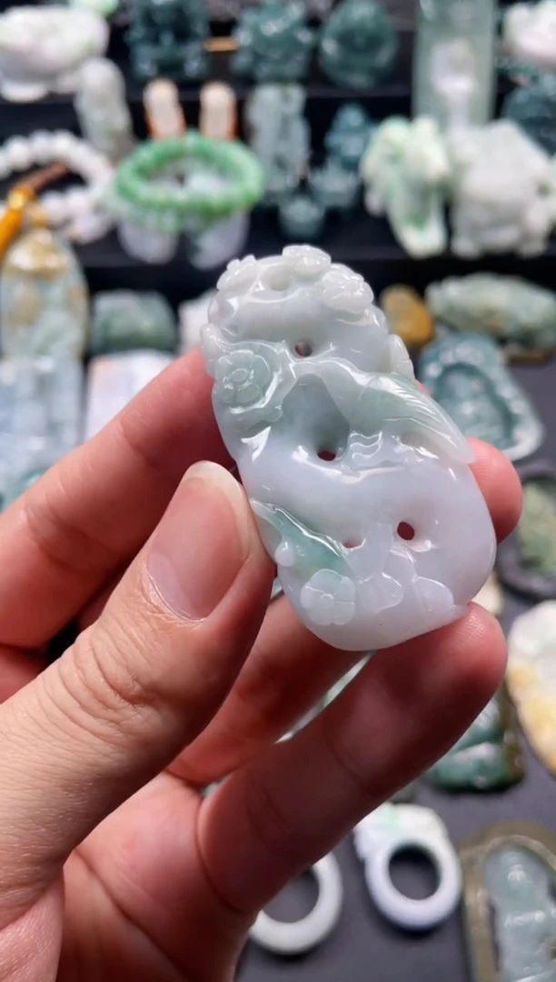 颈饰未镶嵌翡翠11  天然翡翠a货  喜上眉梢