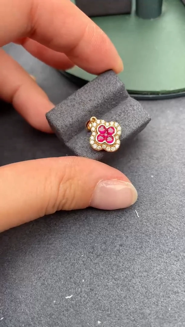 【闪购商品】红宝石颈饰18K金镶嵌47分 红宝石吊坠