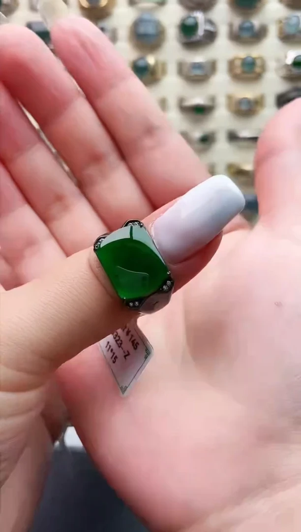 银S925镶嵌戒指翡翠诗***?天然翡翠男戒