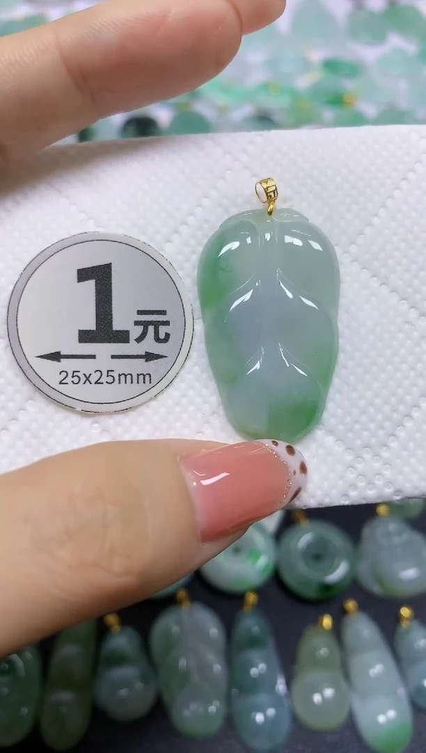 颈饰18K金镶嵌翡翠天然翡翠A货