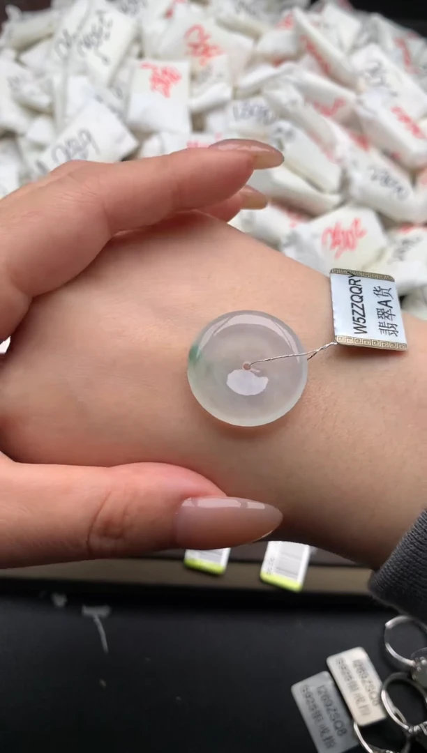 【闪购商品】翡翠颈饰未镶嵌一