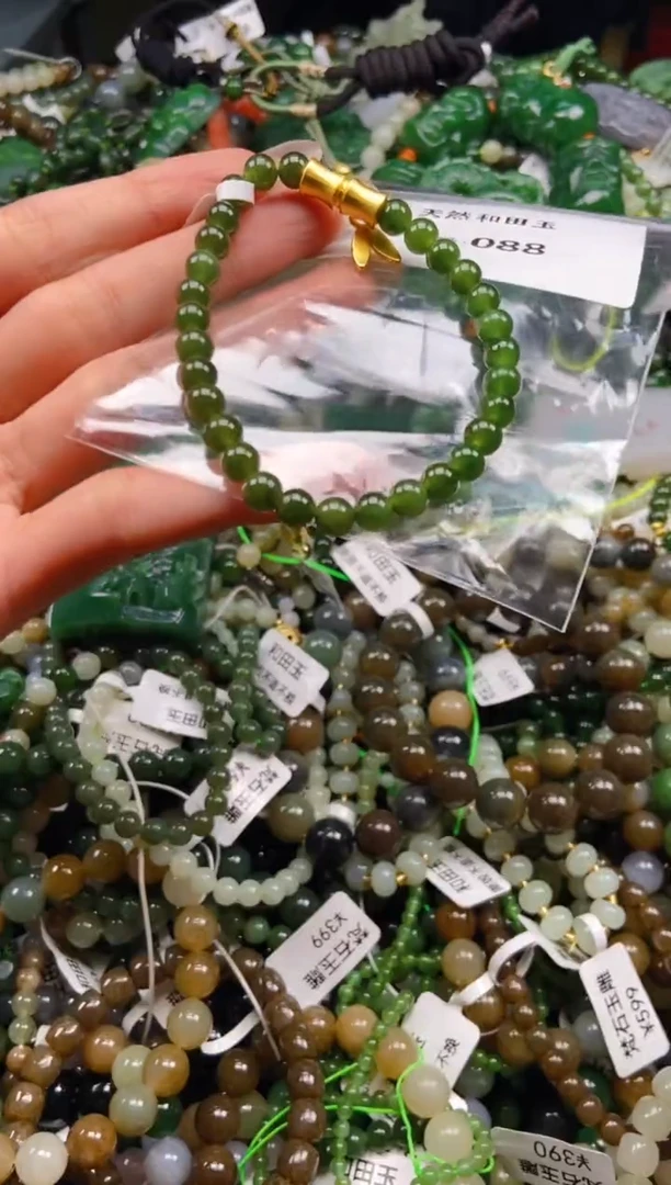 未镶嵌和田玉挂件1