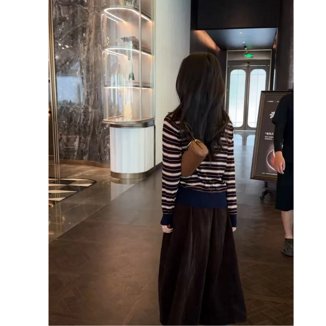 【温柔公式】时尚百搭休闲慵懒风V领条纹秋季针织衫女