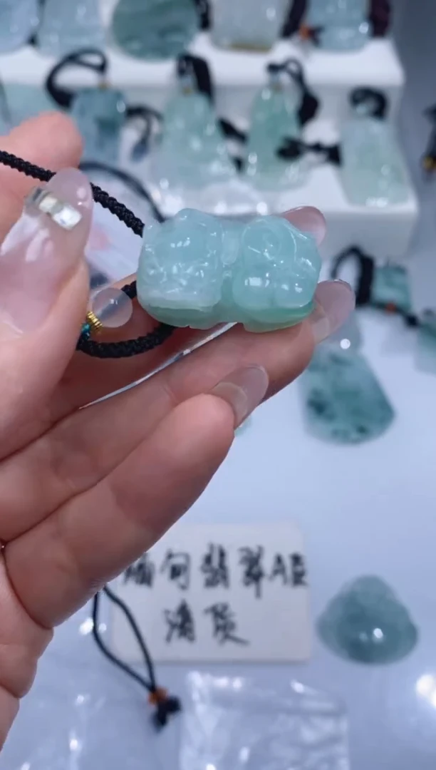 颈饰未镶嵌翡翠吊坠