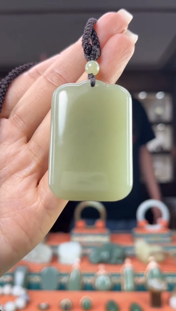 颈饰未镶嵌和田玉佩佩