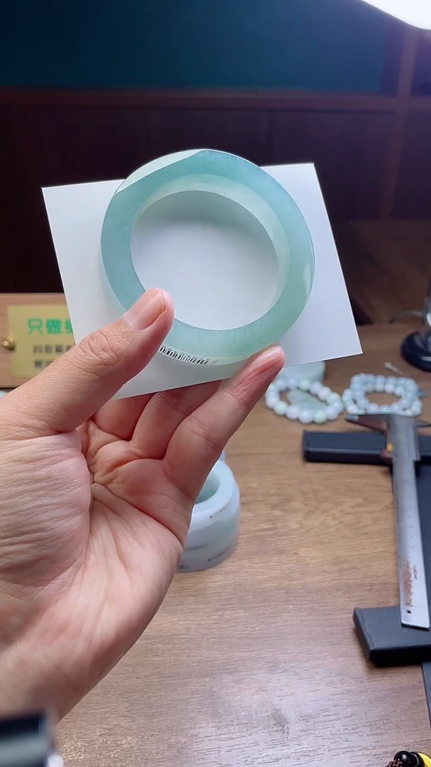 未镶嵌手镯定制翡翠凡*、定制