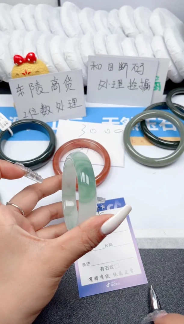 石英质玉手镯未镶嵌115-飘花57