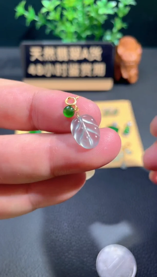 颈饰18K金镶嵌翡翠翡翠