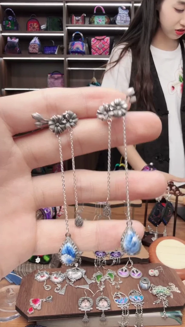 织绣161蒙阿苏苗绣传承旗舰店