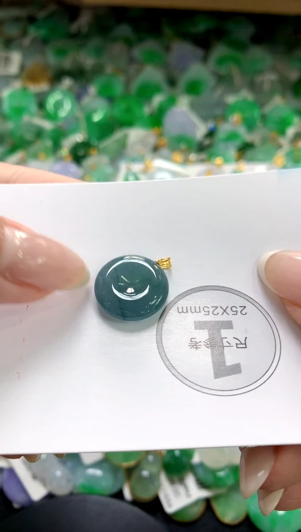 翡翠18K金镶嵌颈饰1111111111111111