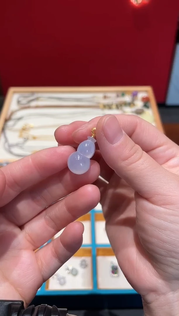 颈饰18K金镶嵌翡翠紫翡葫芦