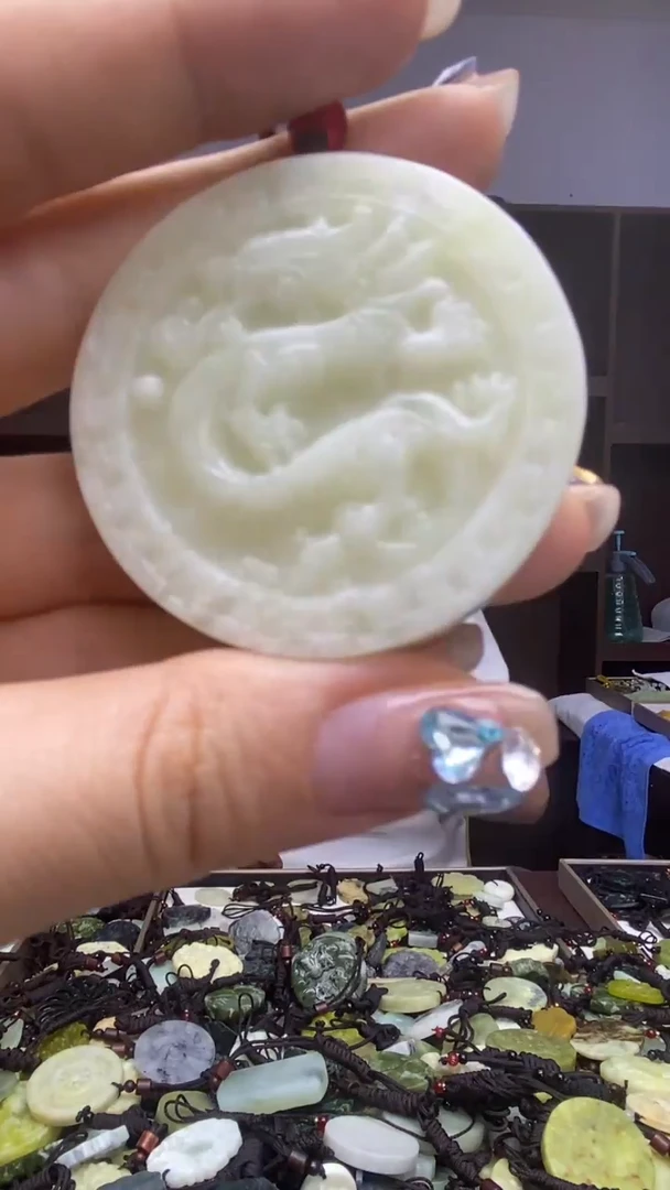 未镶嵌岫玉挂件