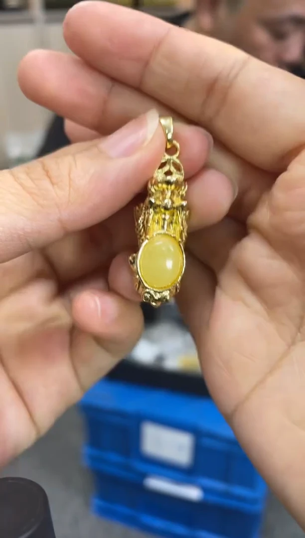 未镶嵌蜜蜡裸石多样性发一件