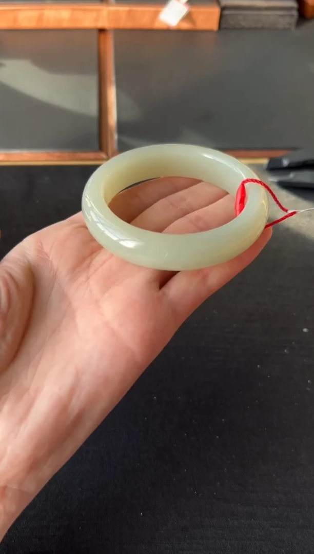 【闪购商品】和田玉手镯未镶嵌且末微色差近矿55+