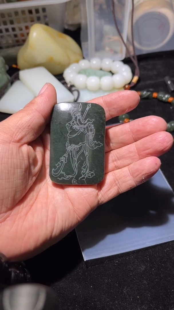 颈饰未镶嵌和田玉吊坠