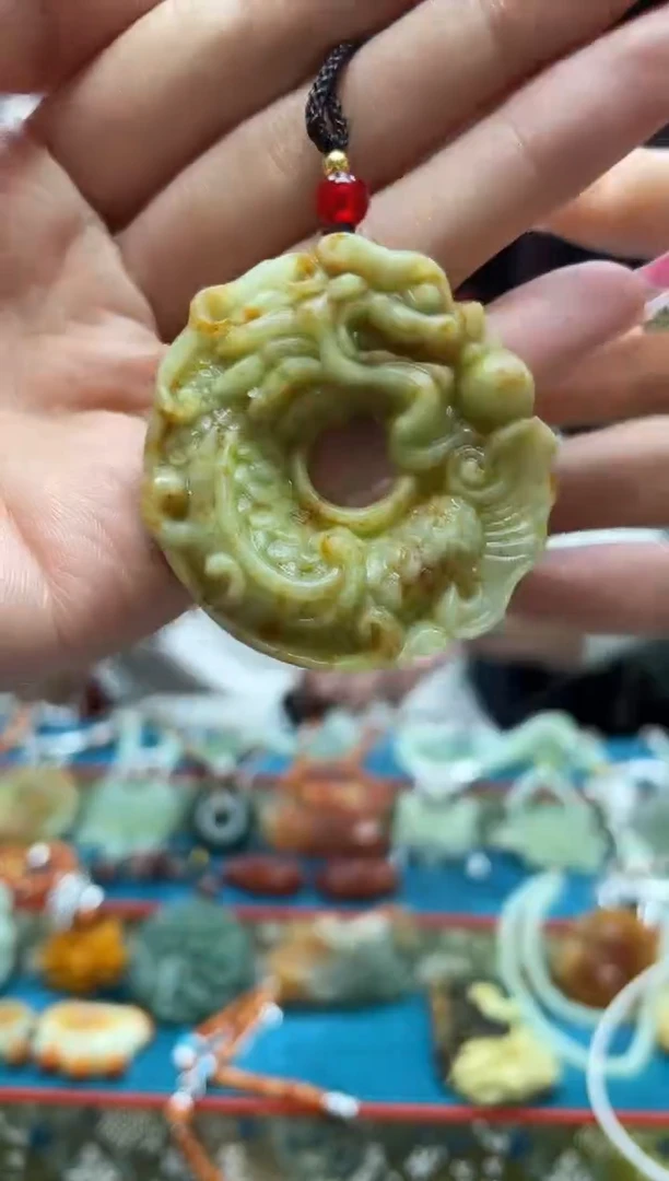 未镶嵌岫玉吊坠·