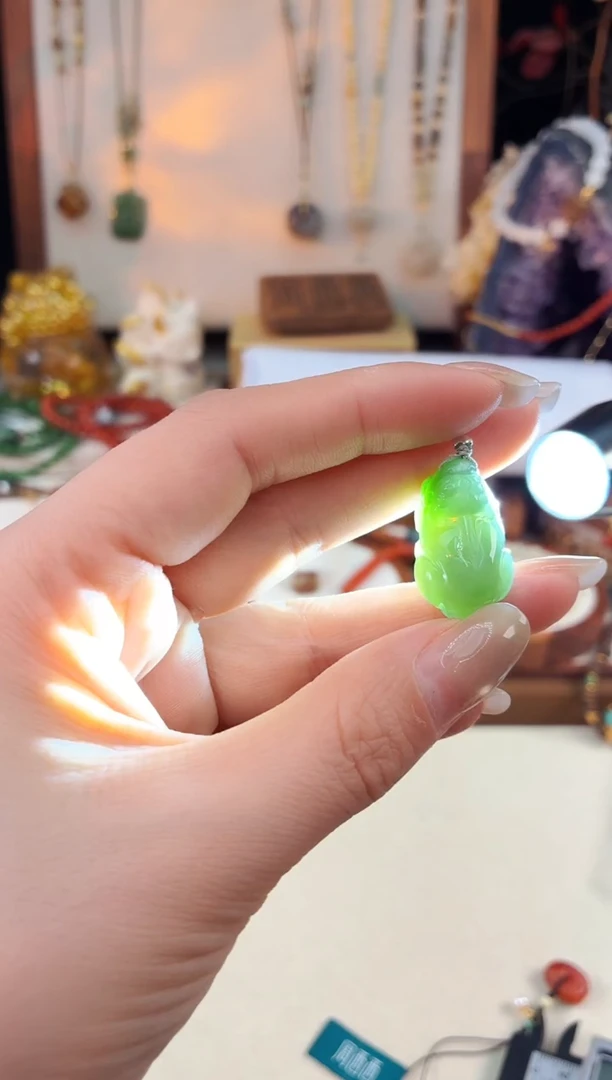 未镶嵌和田玉吊坠@@B921D018298