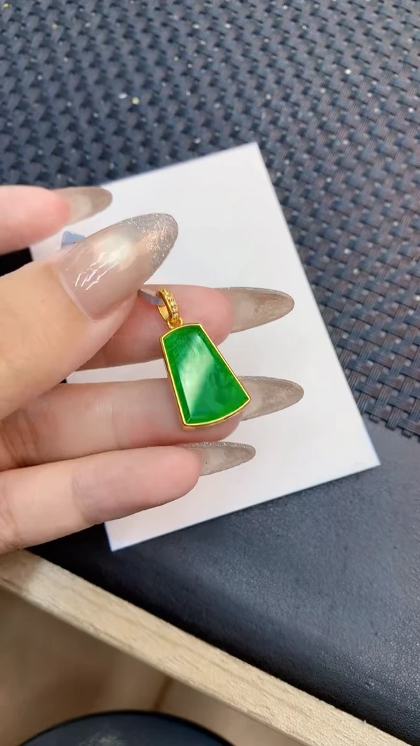 颈饰未镶嵌翡翠1