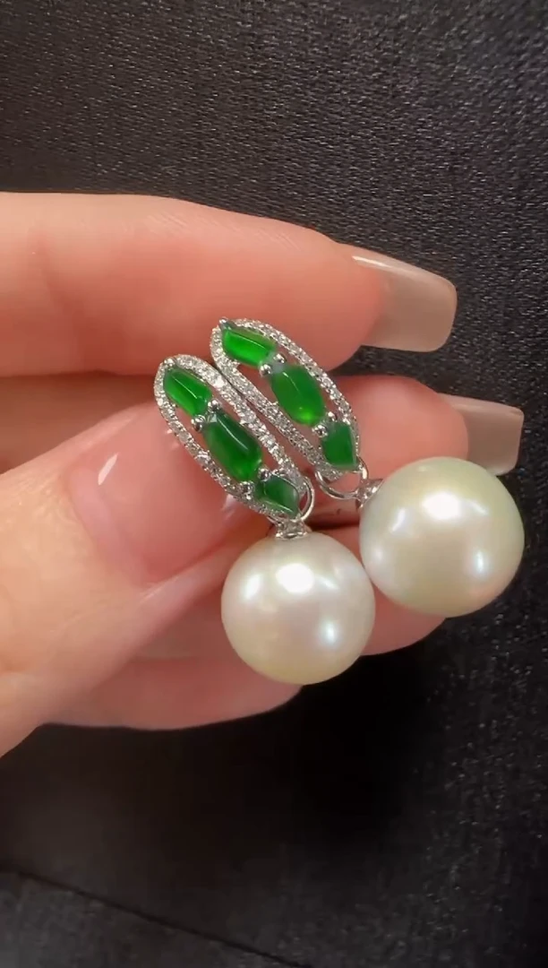 翡翠18K金镶嵌耳饰951随形一对