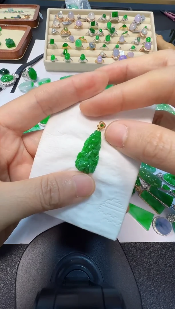 吊坠(不含链)18K金镶嵌翡翠980