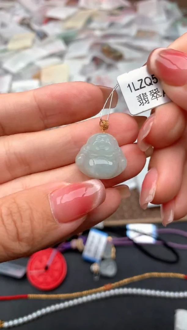 18K金镶嵌挂件翡翠一