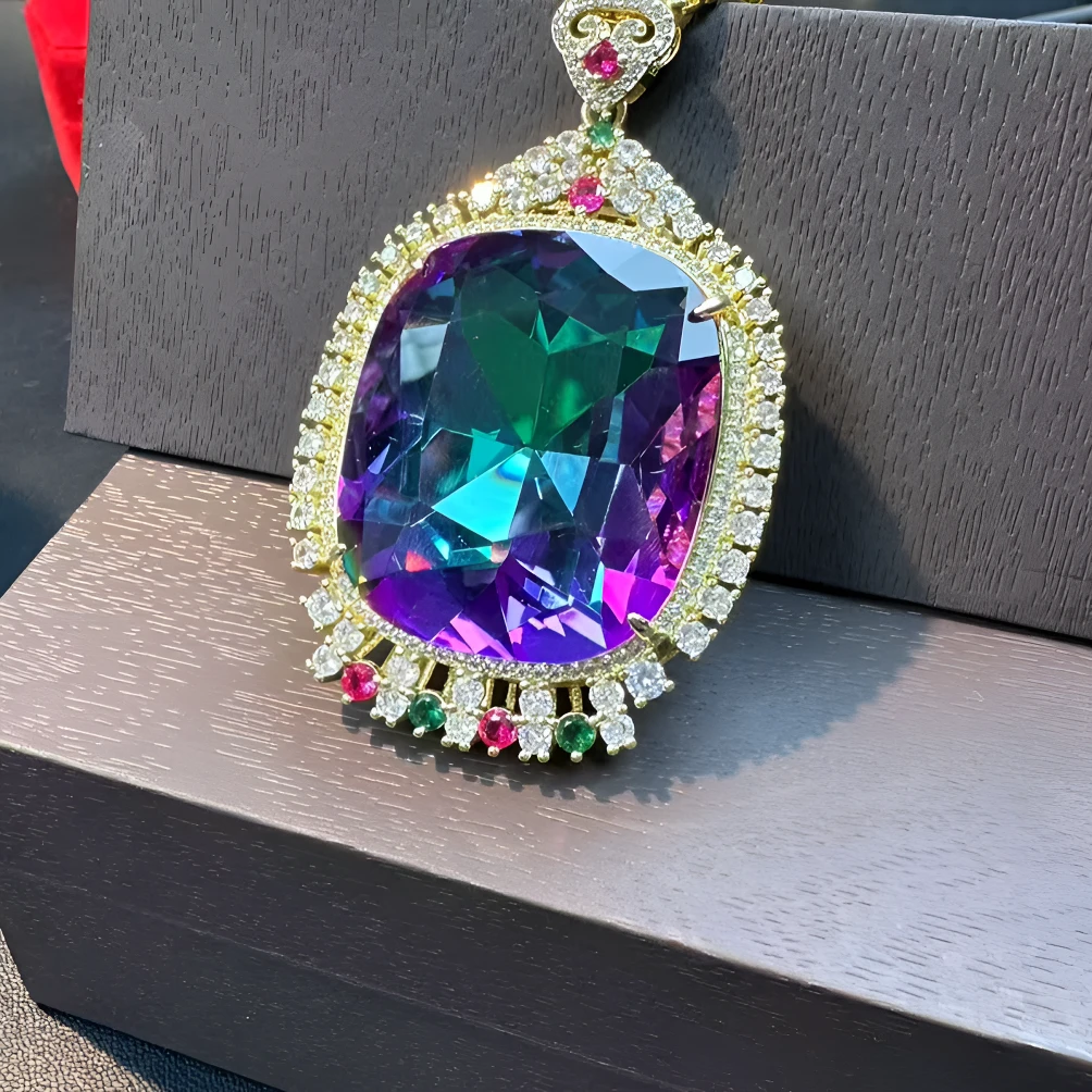 高定— 典藏级高奢炫彩吊坠（D13)