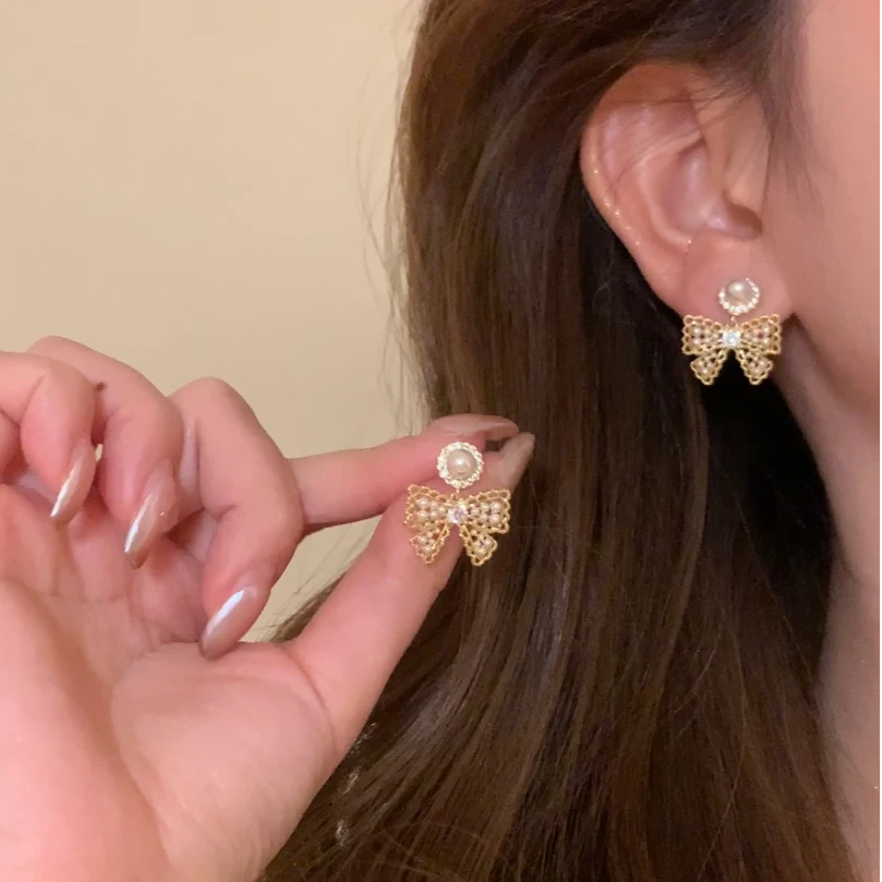 铜合金锆石耳饰 秋冬韩系轻奢闪锆蝴蝶结珍珠耳环女气质耳针耳饰