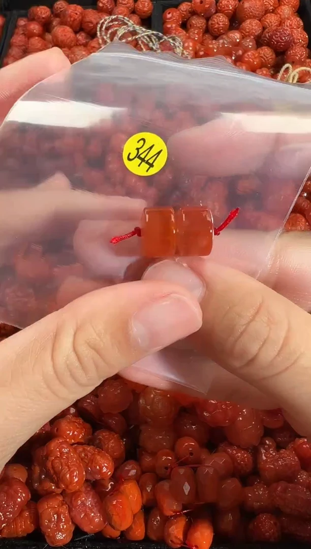 颈饰未镶嵌南红玛瑙1