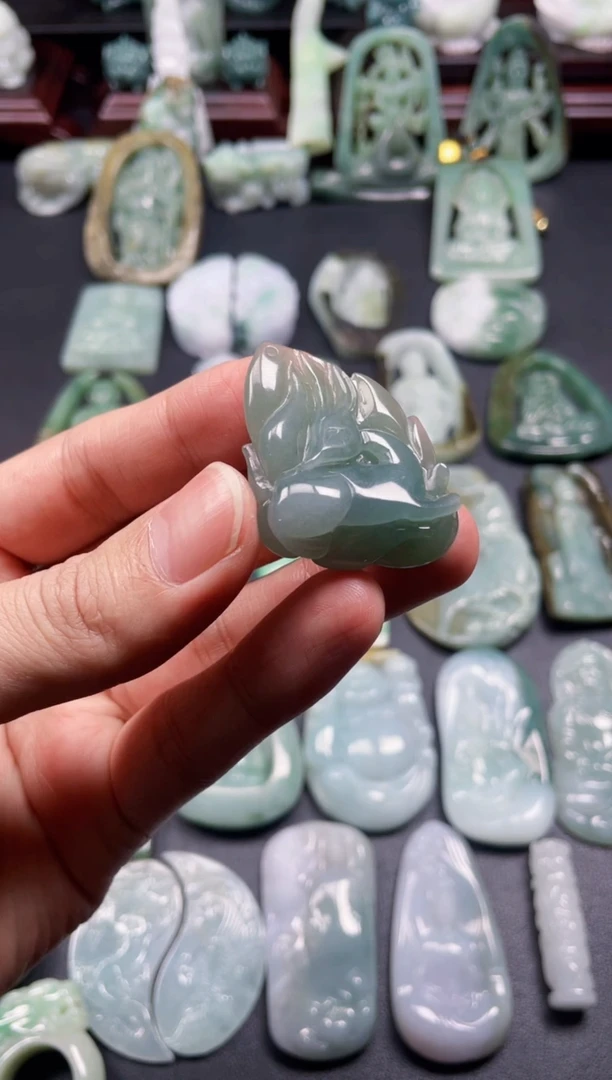 颈饰未镶嵌翡翠7  天然翡翠a货  九尾狐