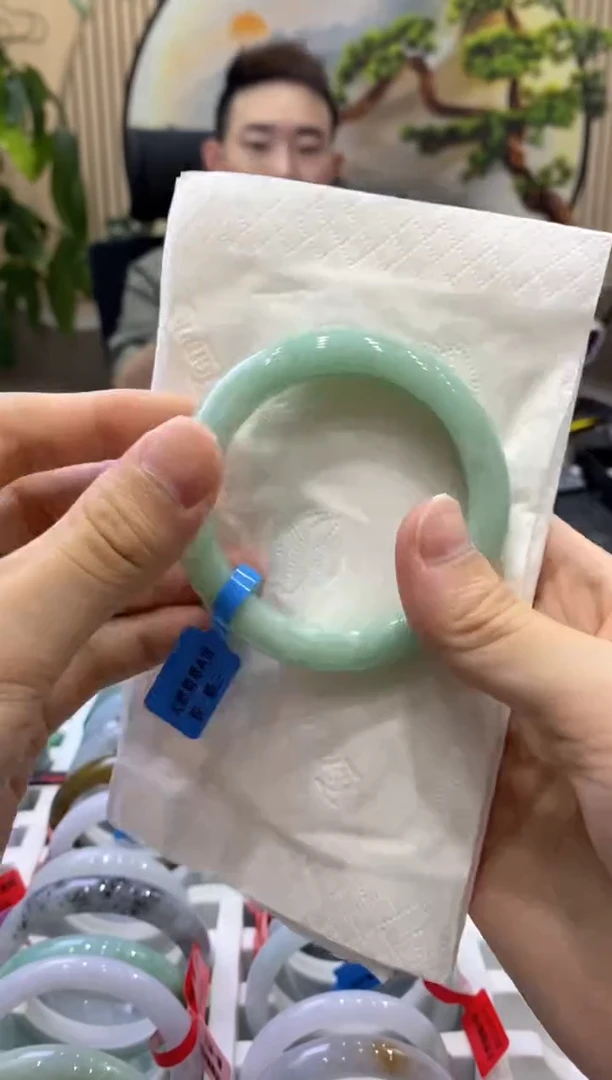 翡翠手镯未镶嵌2385