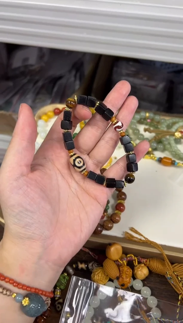 吊坠风车木（黑檀木）未镶嵌乌木方块三眼玛瑙珠手串[2675]