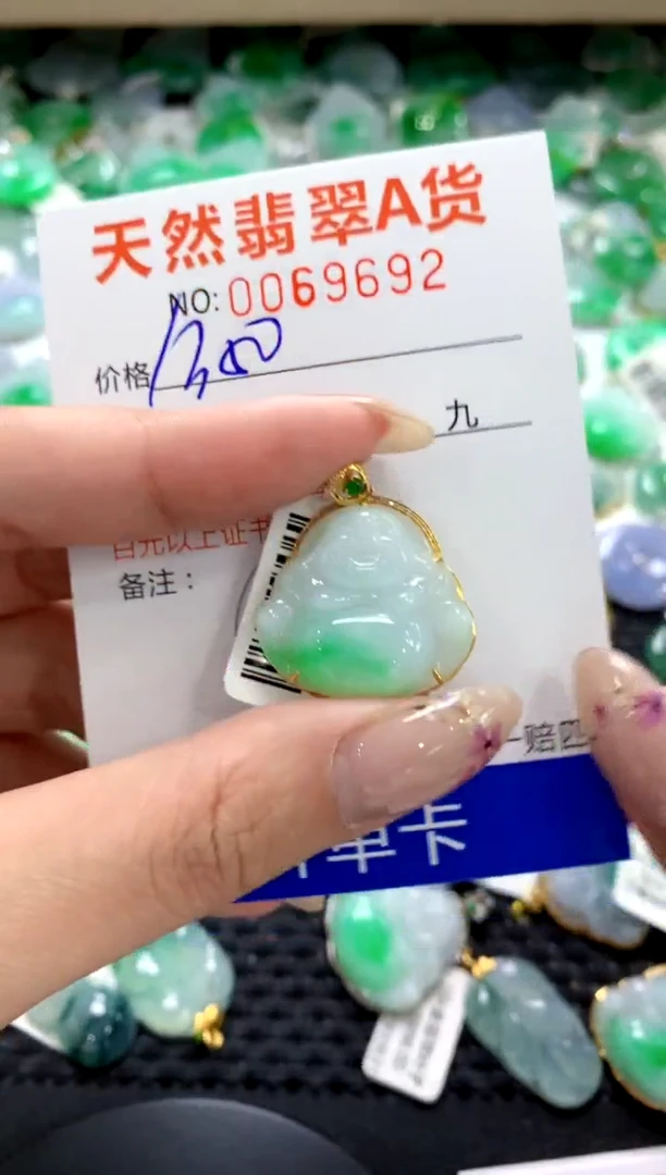 翡翠18K金镶嵌颈饰1111111111111111