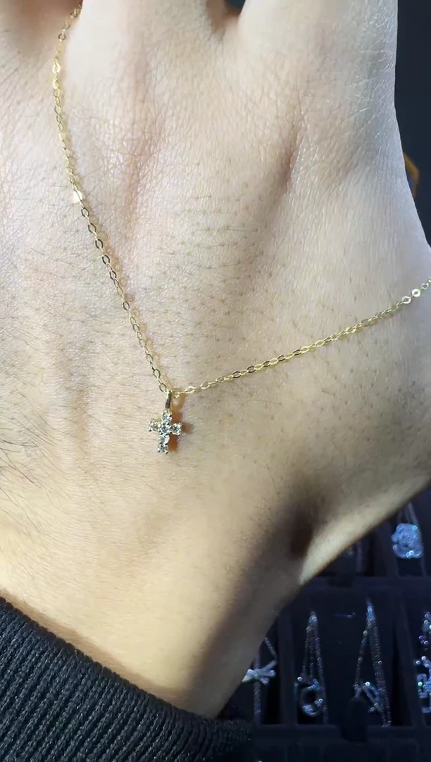 18K金镶嵌吊坠钻石小十字架吊坠（不含链） ZSDZ01648