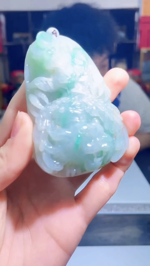 【闪购商品】翡翠吊坠(不含链)18K金镶嵌C85