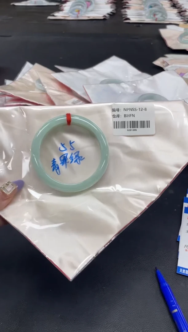 未镶嵌手镯翡翠翡翠手镯